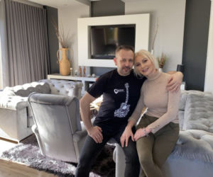 Mejk mieszka w pałacu