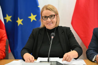 Posłanka nie zaglądała na balkon całą zimę. Gdy, odsunęła krzesełko przeżyła zaskoczenie!