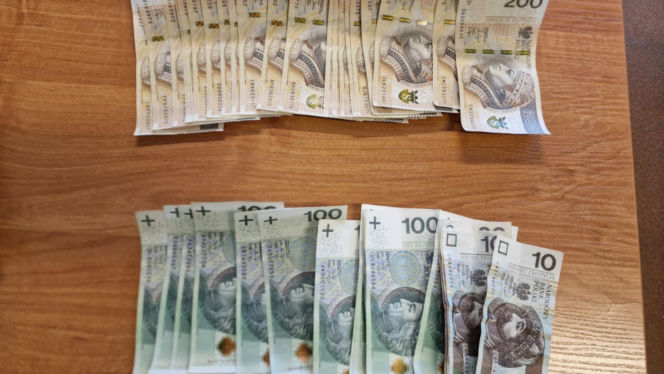 Dwóch braci w kominiarkach okradło księdza