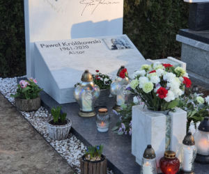 Królikowski na grobie taty