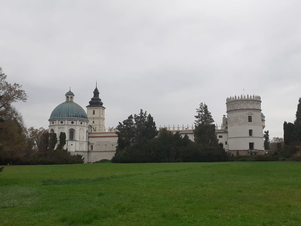 Jesienny spacer po parku zamkowym w Krasiczynie