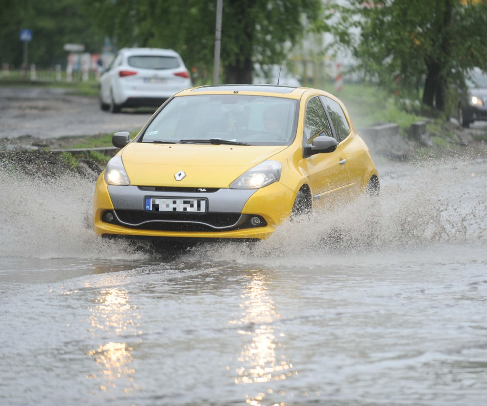 kałuża, przejazd przez wodę