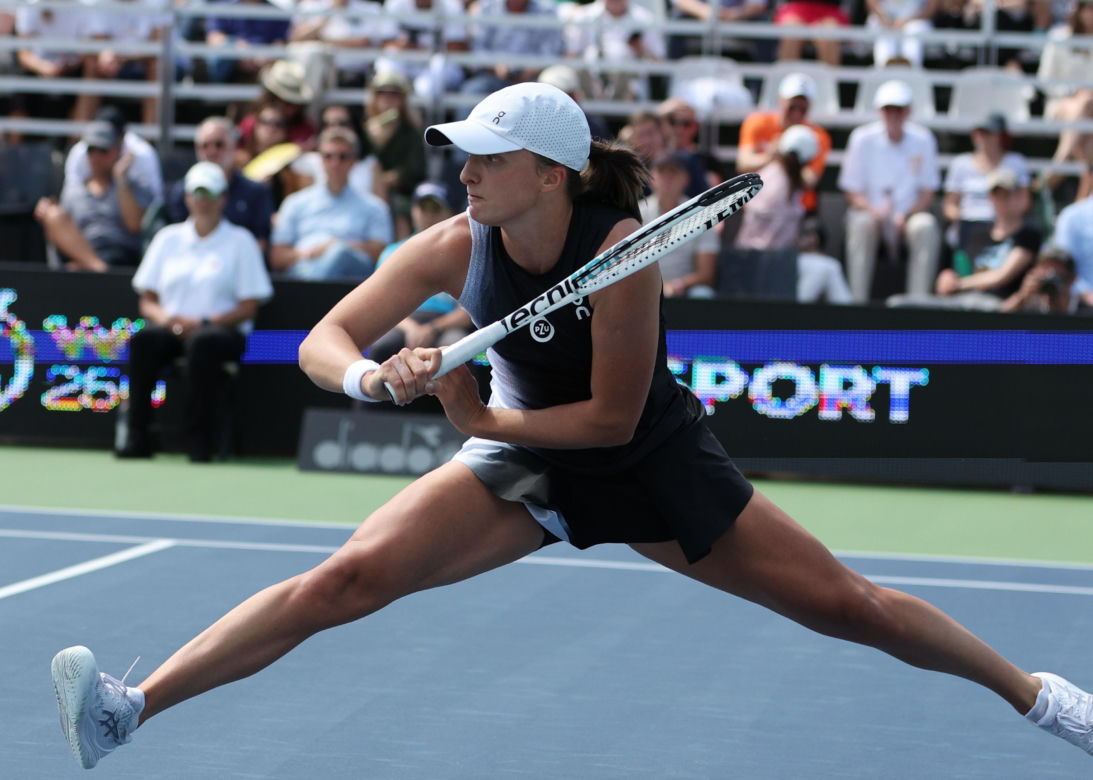 Iga Świątek - Qinwen Zheng Transmisja TV WTA Cincinnati Gdzie oglądać mecz Świątek - Zheng STREAM ONLINE LIVE 17.08.2023 Iga Świątek w TV dzisiaj
