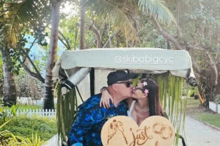 Skiba i młodsza żona znów to zrobili. Wszystko w rajskiej scenerii