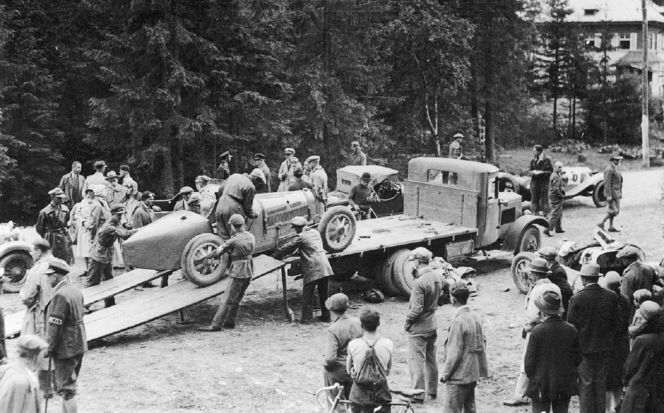 To najwyżej położona droga w Polsce, ale nie każdy tam wjedzie. Trasa słynie z prestiżowego wyścigu