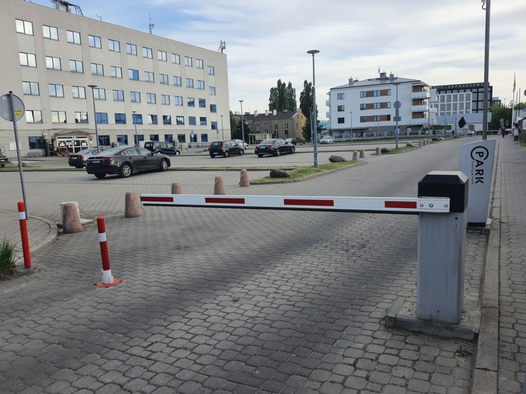 Pijany urzędnik Rafała Trzaskowskiego zatrzymany przed urzędem. Wydmuchał ponad dwa promile