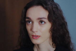 Dziedzictwo, odcinek 1052: Pelin dowie się, że Nana i Poyraz nie są prawdziwym małżeństwem. Wpadnie na pomysł jak odzyskać Poyraza