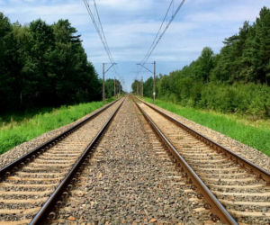 Niecały kilometr torów zmieni życie pasażerów kolei. Wstęp do ważnej inwestycji 