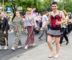 Korowód juwenaliowy na krakowski Rynek: Studenci świętują! [ZDJĘCIA]