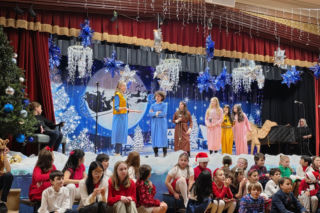 Uczniowie z Greenpointu zachwycili na scenie! Świąteczne show jak z Broadwayu