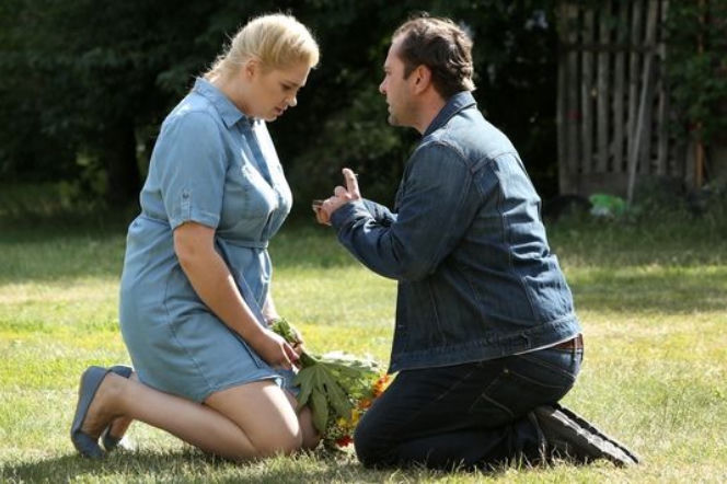 Barwy szczęścia. Borys (Jakub Wieczorek), Aldona (Elżbieta Romanowska)