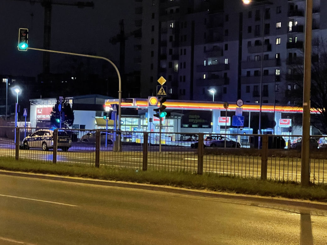 Ładunek wybuchowy na stacji benzynowej przy Wolskiej!? Zamknięto kilka ulic
