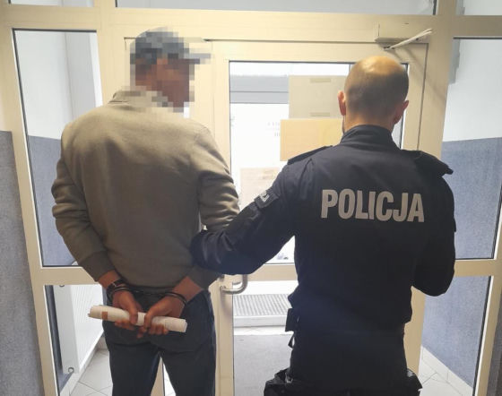 Cztery sądowe zakazy nic nie dały, znów wsiadł za kółko. Będzie stałym bywalcem na komendzie