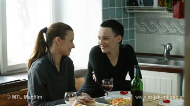M jak MIŁOŚĆ. Małgosia Chodakowska (Joanna Koroniewska), Iza (Maja Hirsch)