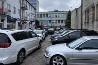 Miasto, które wydaje się być bardziej dla aut, niż dla mieszkańców. Siedlce u progu lata 2026