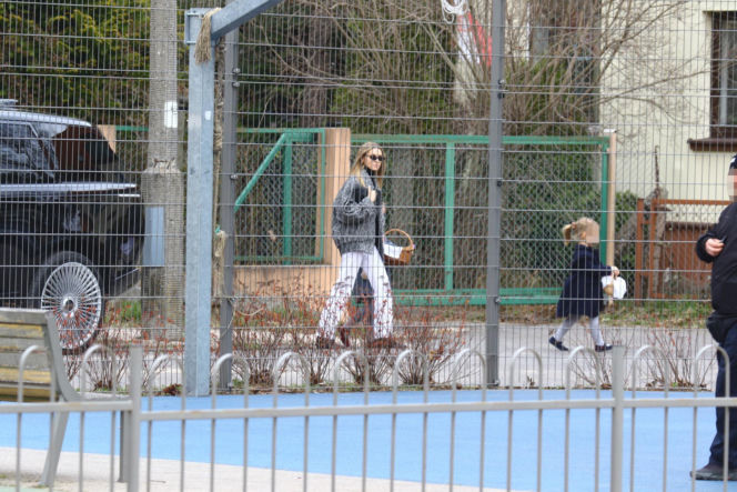 Kasia Tusk z córkami z koszyczkiem przyjechali do Donalda