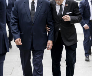 Bronisław Komorowski dorabia do emerytury. 11 tys. zł to dla niego za mało