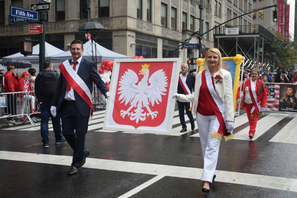 Deszcz ich nie zatrzymał. Te zdjęcia Parady Pułaskiego przejdą do historii