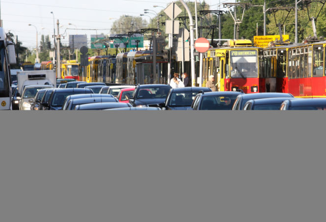 Warszawa: Pieszy zginął pod tramwajem (ZDJĘCIA!)