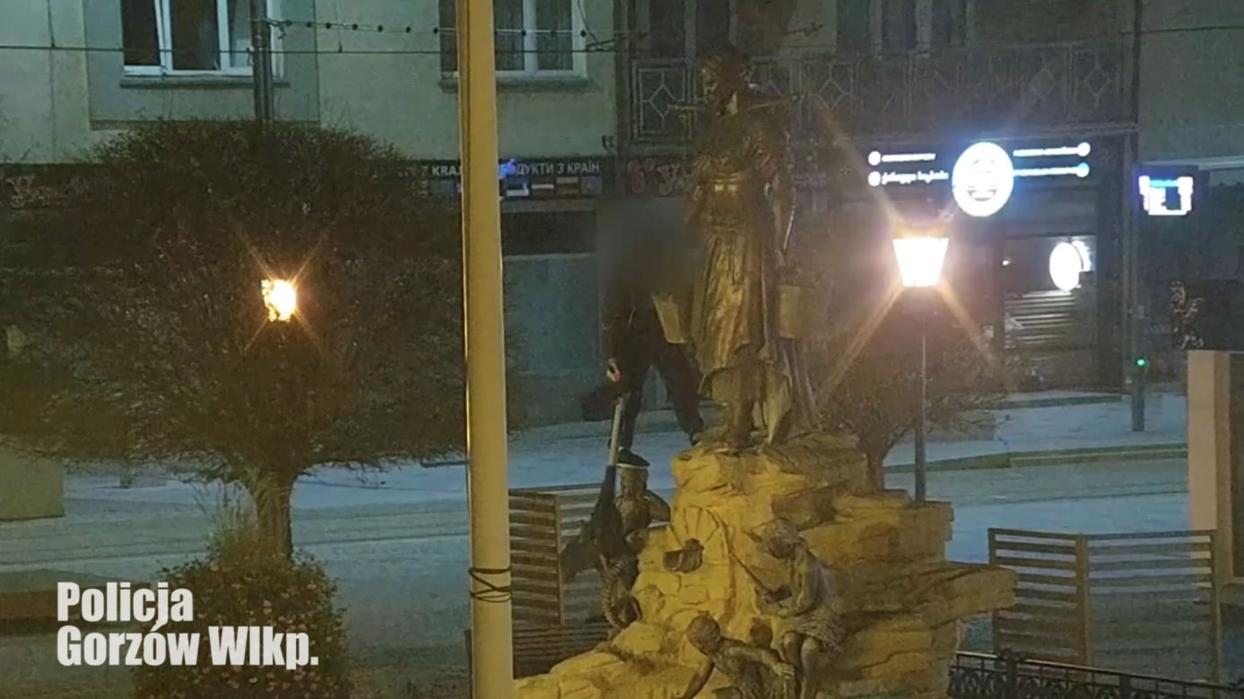 Gorzów ma swojego Neptuna. Zamiast trójzębu... hulajnoga [ZDJĘCIA]