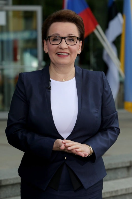 ZUPEŁNIE odmieniona Anna Zalewska! Jest nie do poznania