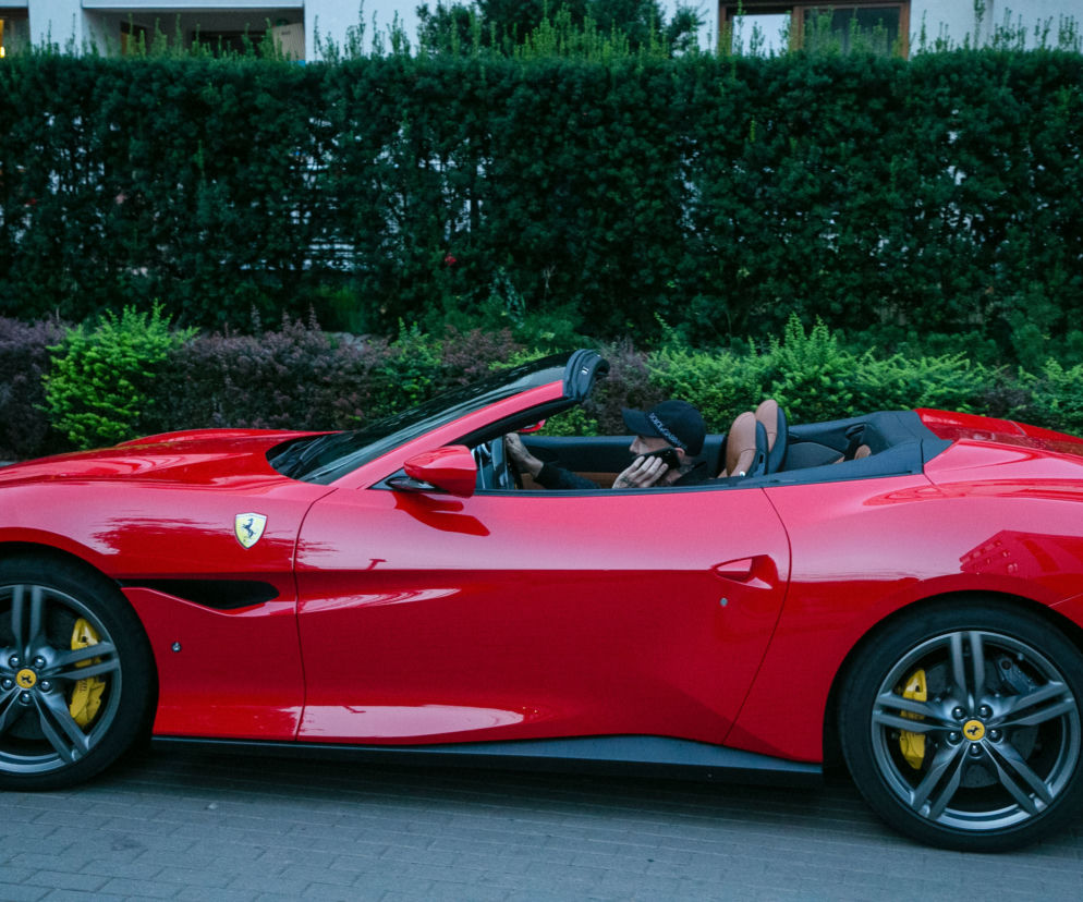 Patryk Vega w Ferrari Portofino wartym milion złotych