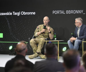 Warszawskie Targi Obronne. Scena Biała. Fire chat: Gen. Chmielewski o pasji do cyberbezpieczeństwa i i ekstremalnego biegania
