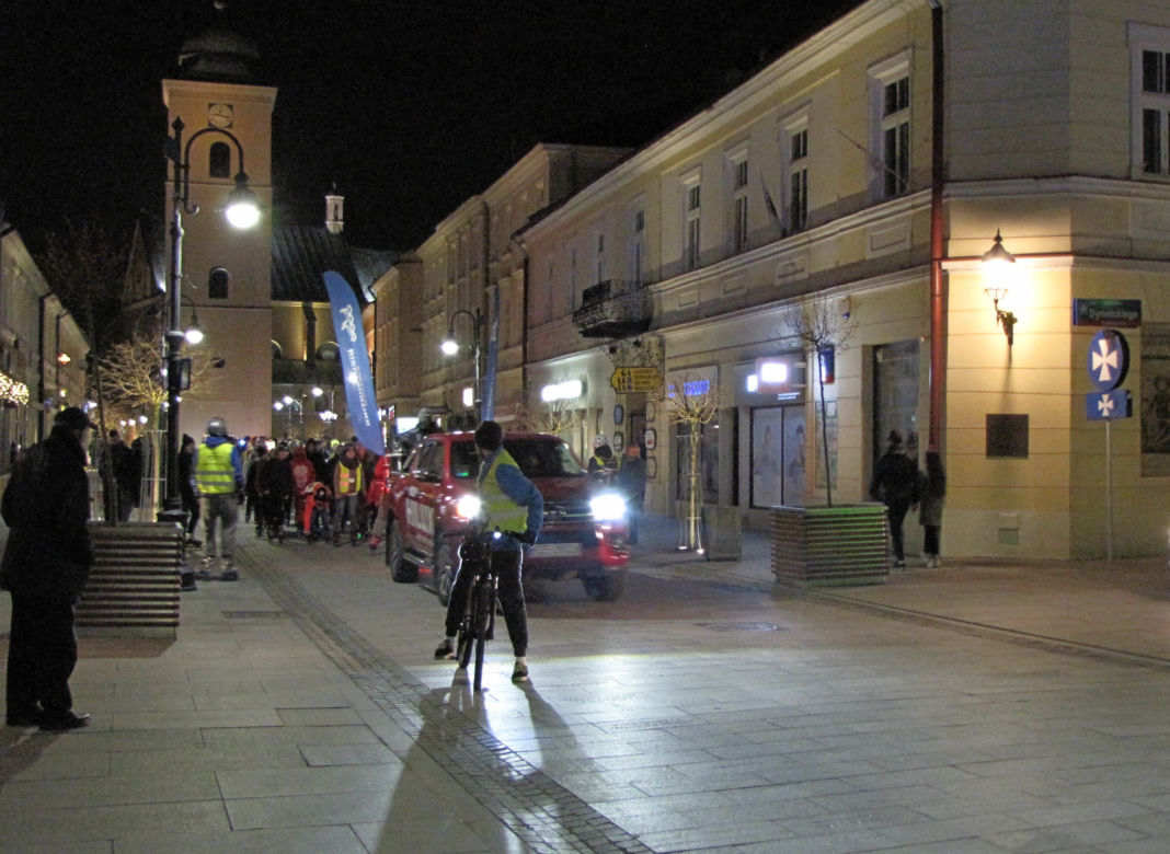 Rolkarzom pogoda niestraszna! Zainaugurowali sezon nightskatingowy