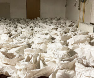 Celnicy zlikwidowali nielegalną fabrykę papierosów. Przejęli towar warty ponad 10 milionów