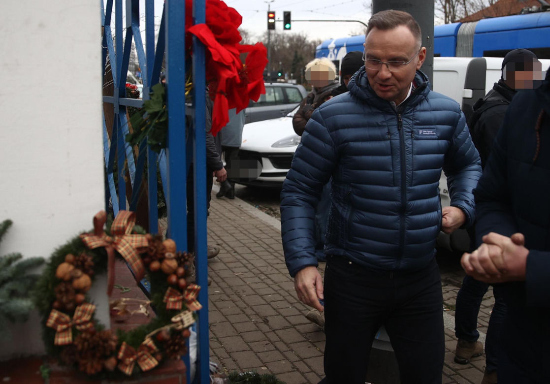 Prezydent Andrzej Duda podczas przedświątecznych zakupów na Nowym Kleparzu w Krakowie
