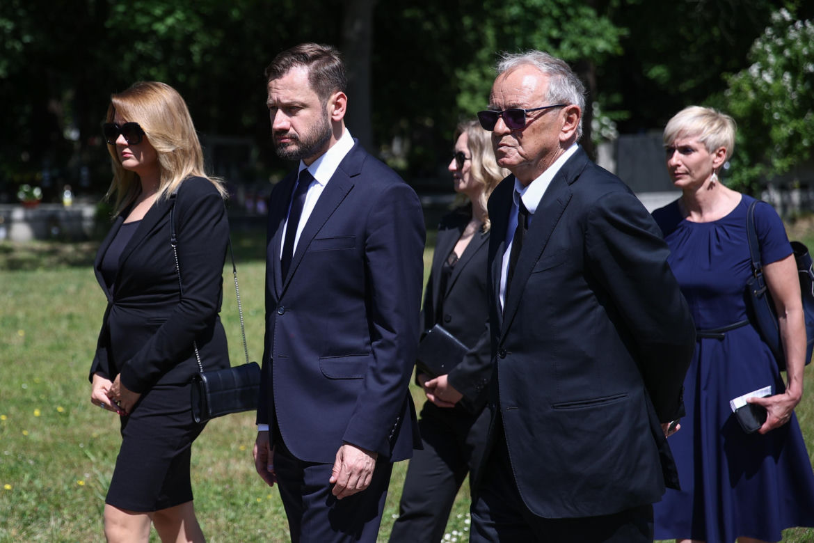 Jan A.P. Kaczmarek został pochowany na cmentarzu Rakowickim. Tłumy pożegnały wybitnego kompozytora
