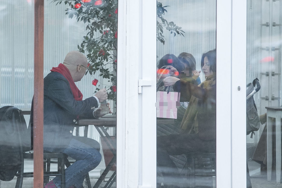 Premier kupił kwiaty a Kamiński bieliznę