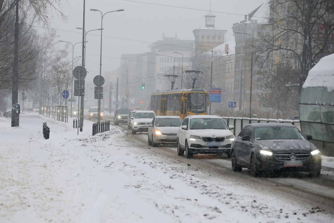 Wielka śnieżyca w Warszawie. Kiedy przestanie sypać? Zaskakująca prognoza