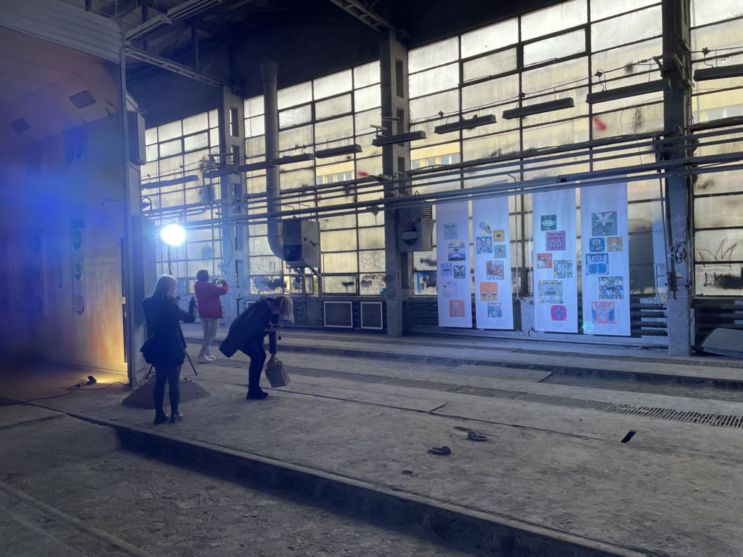 Happening artystyczny w dawnej lakierni Newagu