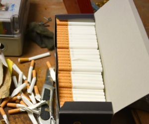 Tak wygląda NIELEGALNA fabryka papierosów. 35 MILIONÓW strat [ZDJĘCIA]