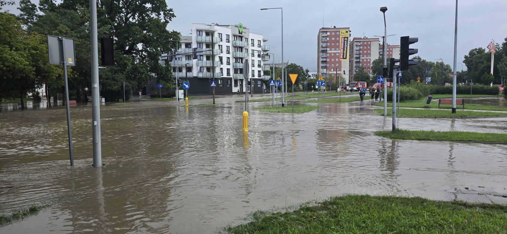   Zalane ulice, woda w budynkach. Dramatyczna sytuacja w powiecie elbląskim