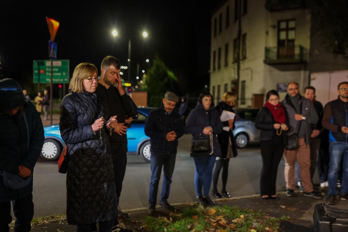 Wierni protestowali pod diecezją sosnowiecką. "To zgorszenie osłabia naszą wiarę"