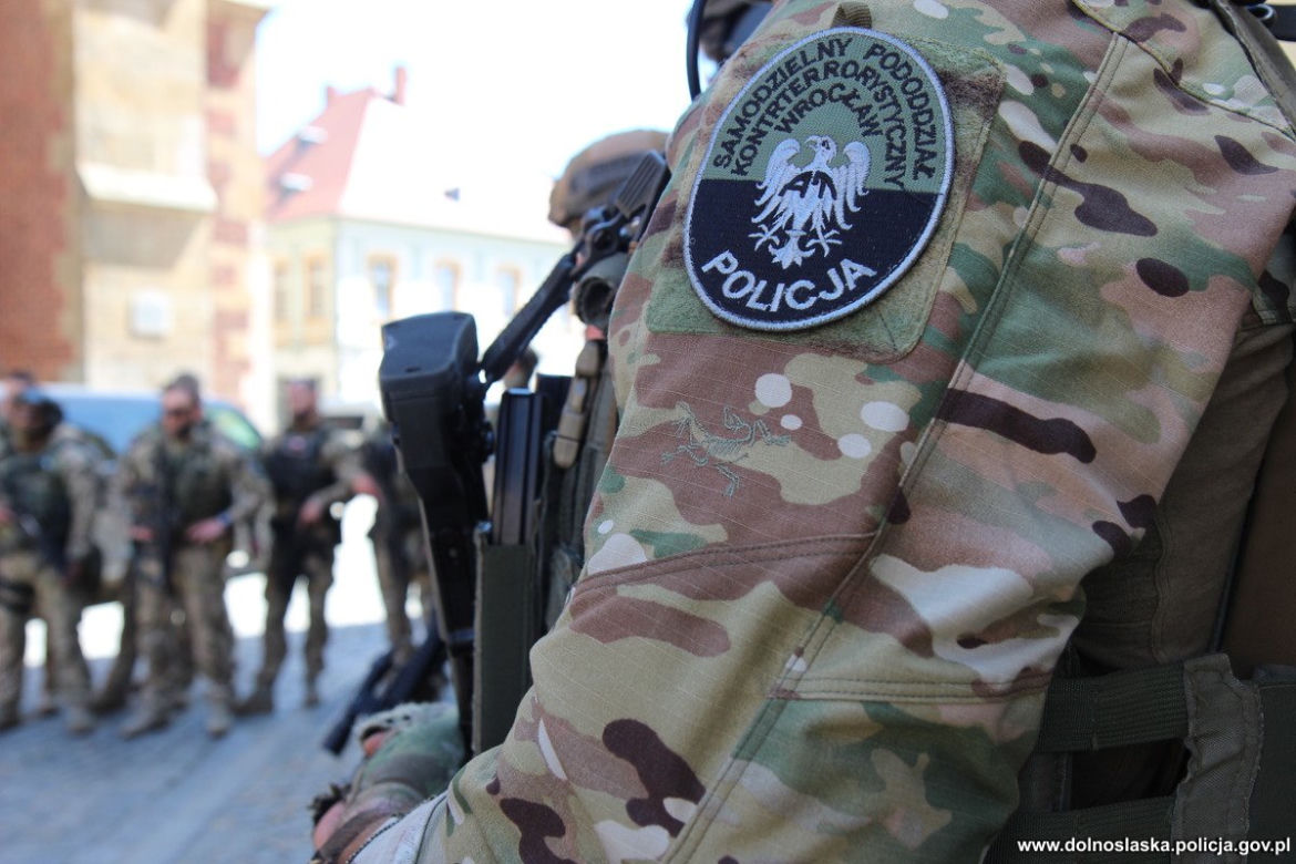 Brawurowa akcja kontrterrorystów na Ostrowie Tumskim. Odbijali zakładników z katedry 