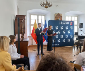 Dwadzieścioro młodych zdolnych. W Lesznie wręczono Laury Oświaty