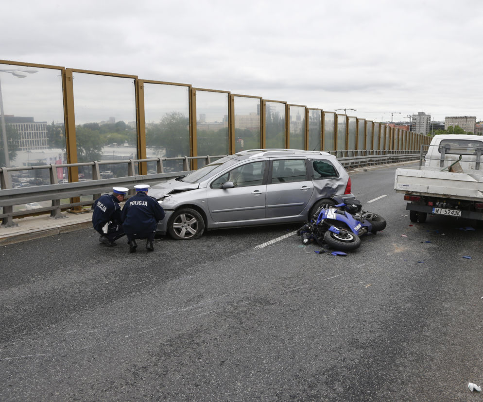 motocyklista na dostawczaku - estakada do wisłostrady zablokowana