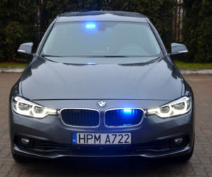 Nieoznakowany radiowóz BMW 330i xDrive