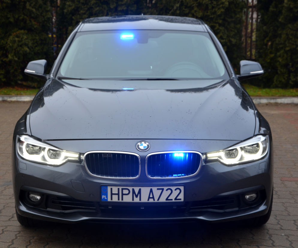 Nieoznakowany radiowóz BMW 330i xDrive