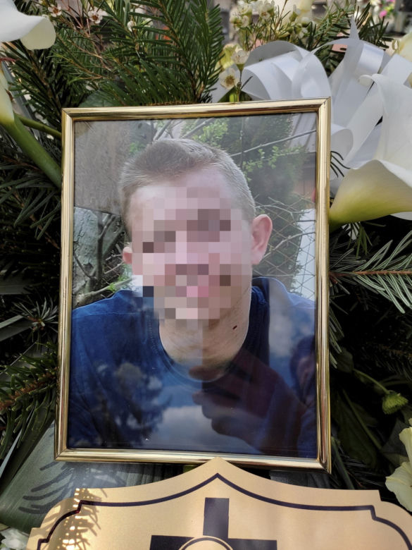 Żyli pełnią życia, zginęli w jednej sekundzie. Poruszające pożegnanie młodych przyjaciół