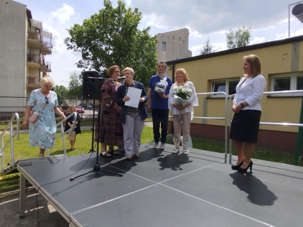 Przez lata ŚDS w Siedlcach działał w dwóch lokalizacjach, teraz już oficjalnie funkcjonuje w jednym miejscu, w budynkach dostosowanych do potrzeb osób z niepełnosprawnościami. 
