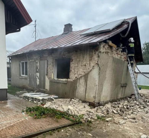 Wybuch gazu uszkodził budynek w gminie Stoczek Łukowski. Na miejsce wezwano LPR!