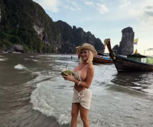 Gwiazdy witają nowy rok w bikini