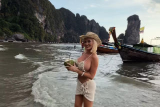 Gwiazdy witają nowy rok w bikini