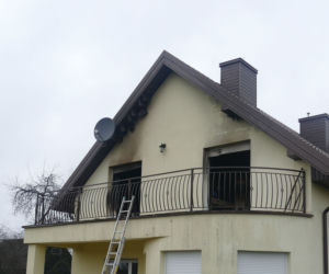 Zadźgała troje dzieci, spaliła się z nimi w domu?