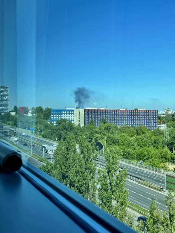 Czarny dym nad Śląskiem widoczny z Siemianowic i Katowic. Co się pali?