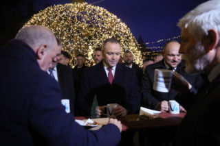 Karol Nawrocki wpadł na jarmark świąteczny